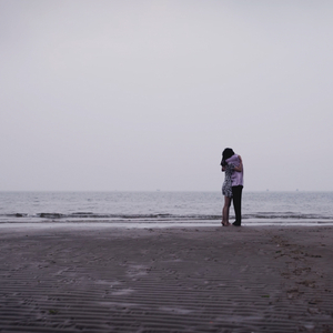 丰满少妇不让拔出来
